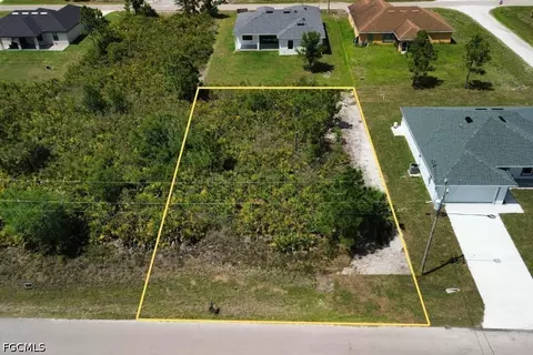2602 26th St W, Lehigh Acres, FL 33971
