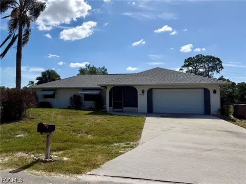 122 Roosevelt Ave, Lehigh Acres, FL 33936