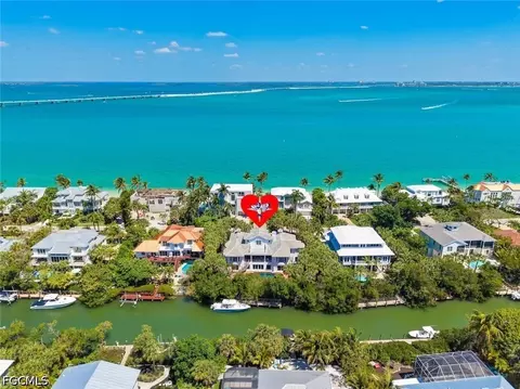 545 Lighthouse Way, Sanibel, FL 33957