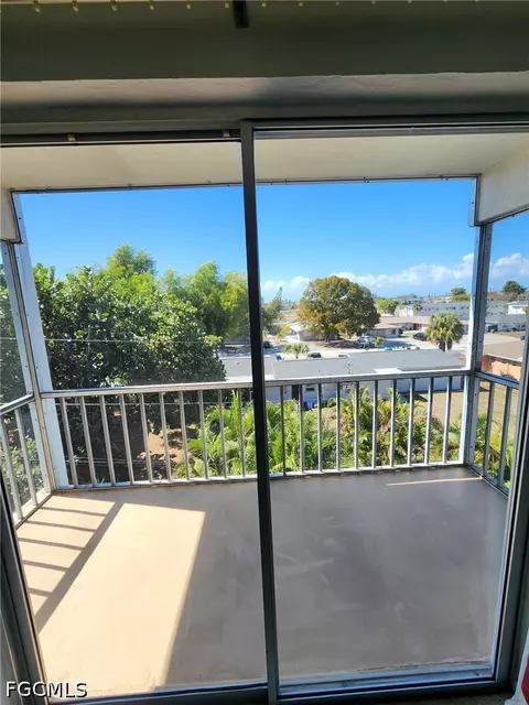 4906 Victoria Dr #404, Cape Coral, FL 33904