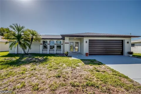 1216 SE 43rd Ter, Cape Coral, FL 33904