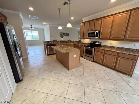 8128 Piedmont Dr, Naples, FL 34104 photo 2
