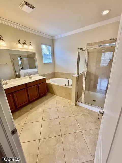 8128 Piedmont Dr, Naples, FL 34104 photo 4