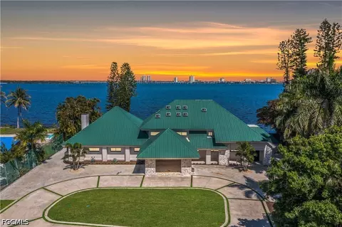752 Overiver Dr, North Fort Myers, FL 33903