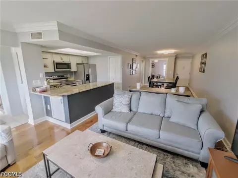 5830 Trailwinds Dr #814, Fort Myers, FL 33907
