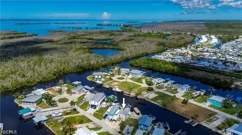 3908 Coconut Dr, Saint James City, FL 33956