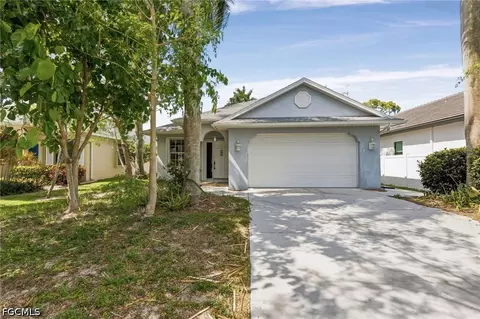 657 109th Ave N, Naples, FL 34108
