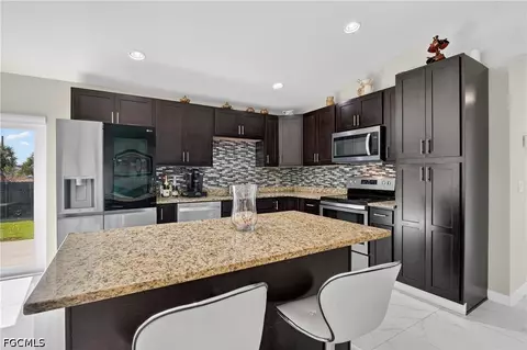 Kitchen - 1220 Moore Run, Labelle, FL 33935 photo 4 of 4