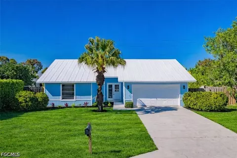 1337 N Alhambra Cir, Naples, FL 34103