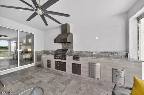 Kitchen - 20014 Parrot Key Ct, Estero, FL 33928 photo 7 of 9