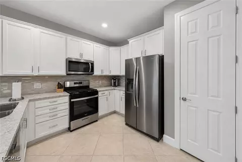 Kitchen - 20014 Parrot Key Ct, Estero, FL 33928 photo 4 of 9