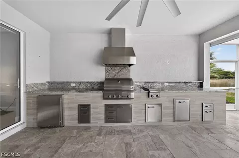 Kitchen - 20014 Parrot Key Ct, Estero, FL 33928 photo 8 of 9