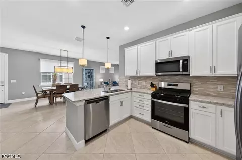 Kitchen - 20014 Parrot Key Ct, Estero, FL 33928 photo 3 of 9