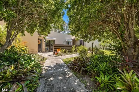 104 Pinebrook Dr, Fort Myers, FL 33907