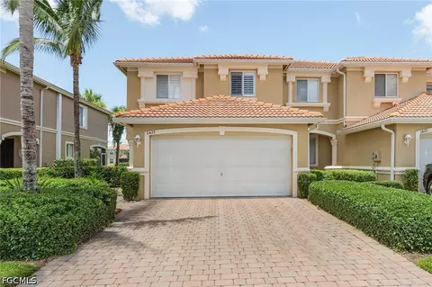 2427 Laurentina Ln, Cape Coral, FL 33909