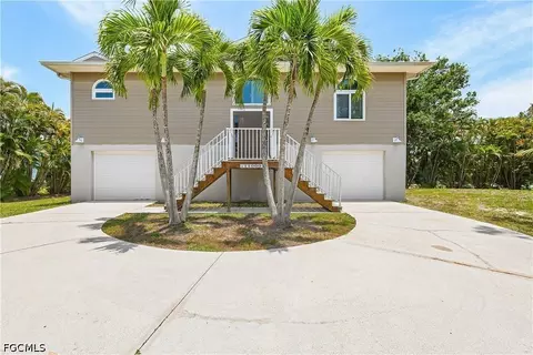 14000 Clubhouse Dr, Bokeelia, FL 33922