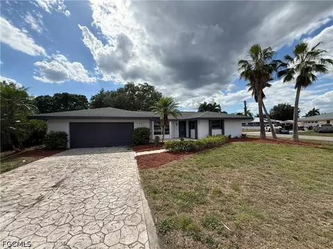 2201 Parkview Dr, Fort Myers, FL 33905