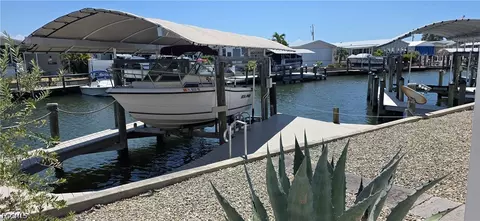 3056 Sloop Ln, Saint James City, FL 33956