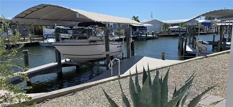 3056 Sloop Ln, Saint James City, FL 33956