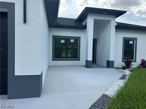 515 Hutton St E, Lehigh Acres, FL 33974