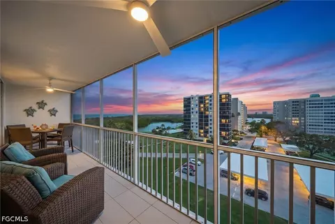 5 Bluebill Ave #808, Naples, FL 34108