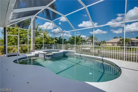 2120 SW 8th Pl, Cape Coral, FL 33991