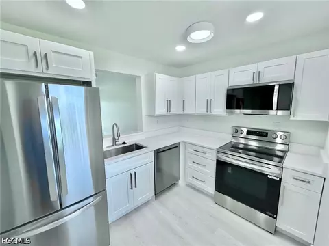6220 Augusta Dr #413, Fort Myers, FL 33907