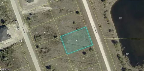 954 Capetown Ave, Lehigh Acres, FL 33974
