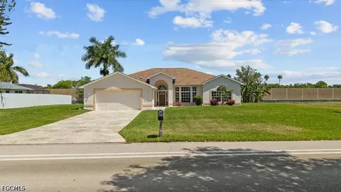 2429 Everest Pkwy, Cape Coral, FL 33904