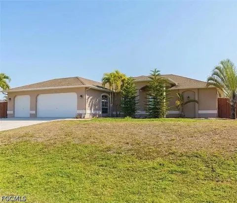 1031 NE 2nd Pl, Cape Coral, FL 33909