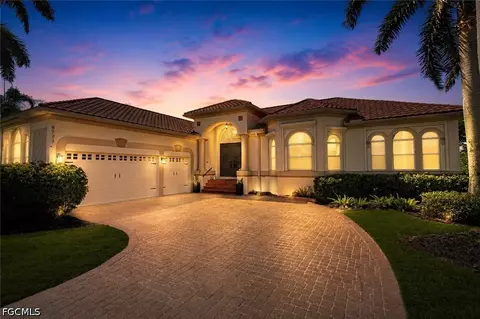 8723 S Lake Cir, Fort Myers, FL 33908