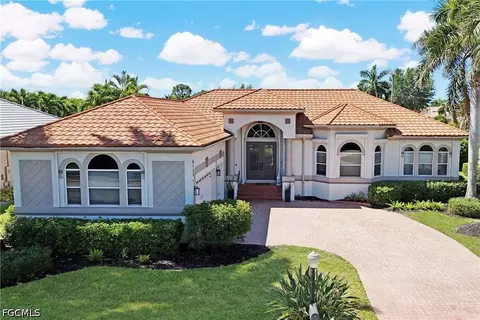 8723 S Lake Cir, Fort Myers, FL 33908