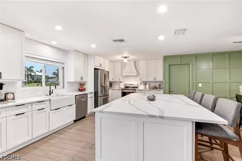 13821 River Forest Dr, Fort Myers, FL 33905