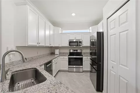 Kitchen - 1815 Alameda Dr, Naples, FL 34120 photo 3 of 5