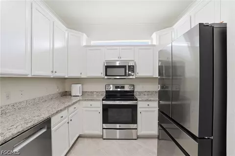 Kitchen - 1815 Alameda Dr, Naples, FL 34120 photo 5 of 5