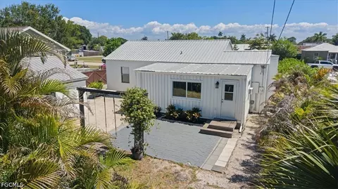 Exterior - 513 E Pasadena Ave, Clewiston, FL 33440 photo 5 of 9