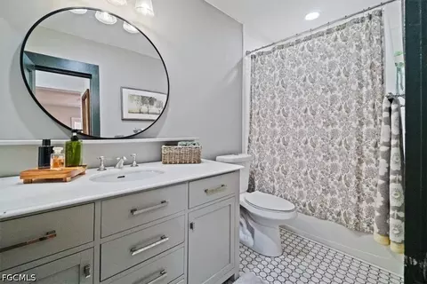 Bath - 513 E Pasadena Ave, Clewiston, FL 33440 photo 1 of 1