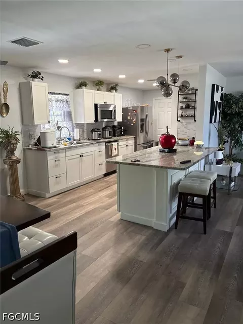 2702 SE 17th Pl, Cape Coral, FL 33904