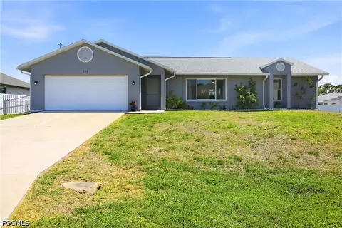 202 SE 10th Ter, Cape Coral, FL 33990