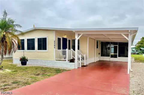 2785 Wedgewood Dr, North Fort Myers, FL 33917