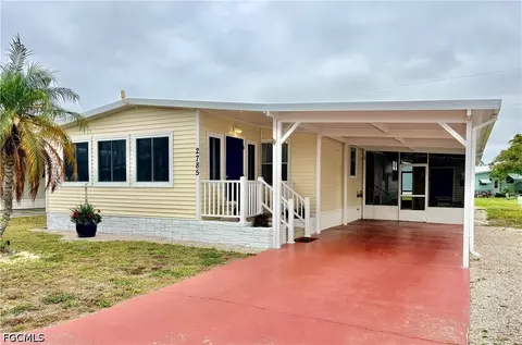 2785 Wedgewood Dr, North Fort Myers, FL 33917