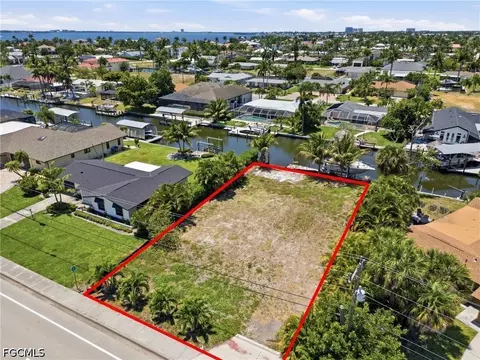 5606 Driftwood Pkwy, Cape Coral, FL 33904