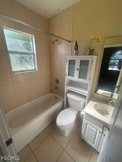 Bath - 2500 Storter Ave, Naples, FL 34112 photo 5 of 6