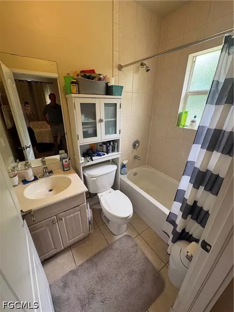 Bath - 2500 Storter Ave, Naples, FL 34112 photo 3 of 12