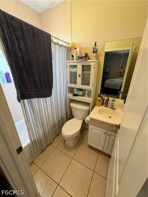 Bath - 2500 Storter Ave, Naples, FL 34112 photo 9 of 12