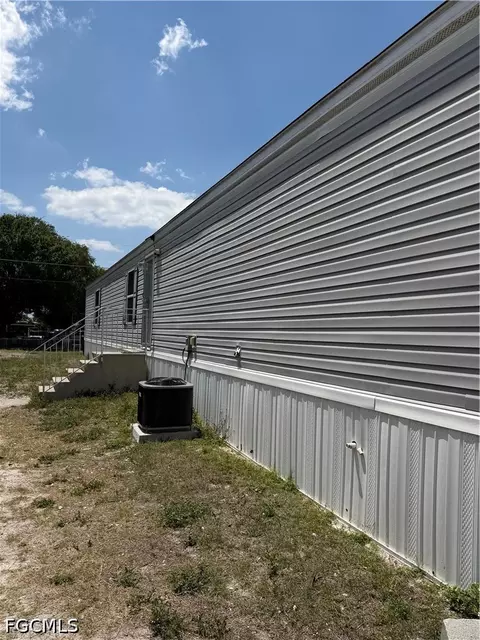 631 Stanton St, Clewiston, FL 33440 photo 3