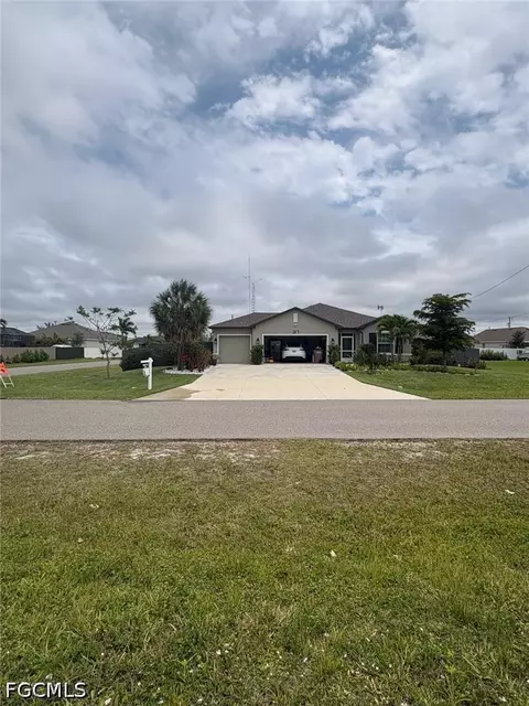 317 SW 26th Ave, Cape Coral, FL 33991