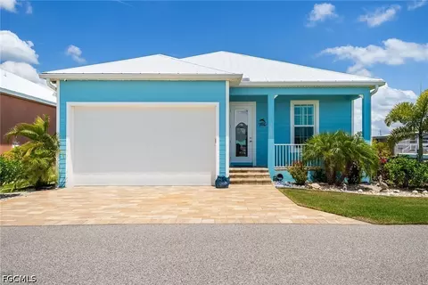 3026 Trawler Ln, Saint James City, FL 33956