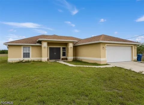 7018 Pilgrim Ct, Labelle, FL 33935