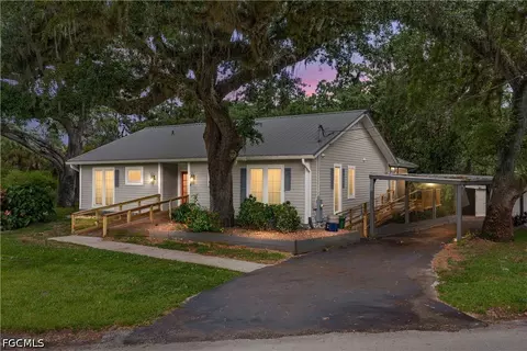 975 Caloosa Estates Dr, Labelle, FL 33935